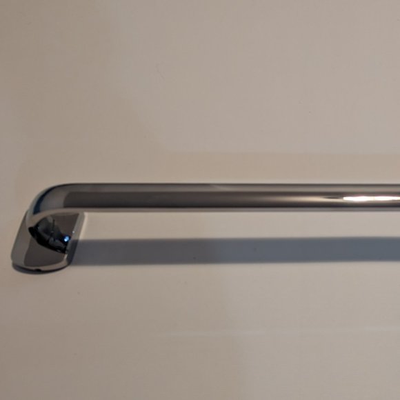 Laloo W6524C Wynn Single Towel Bar (24'' x 2 3/4'') – Sleek Chrome Towel Bar - Picture 3 of 6